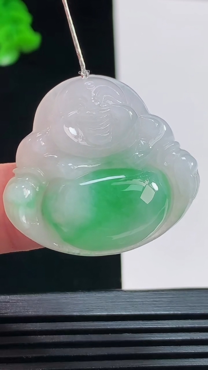 天然A货翡翠佛公吊坠，尺寸30-32-7.5 重量:10.40g
8月11日