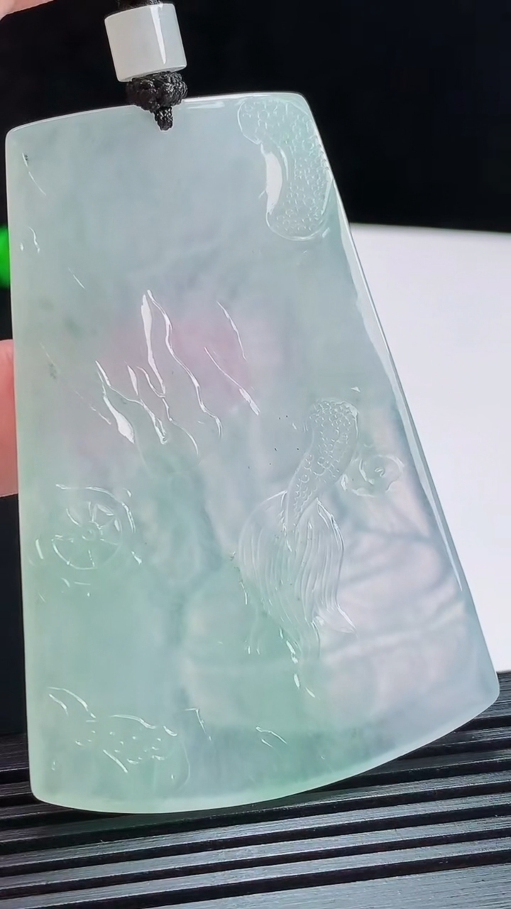 天然A货翡翠祥龙虚空藏菩萨吊坠，尺寸68-46-5.8 重量:40.56g
8月11日