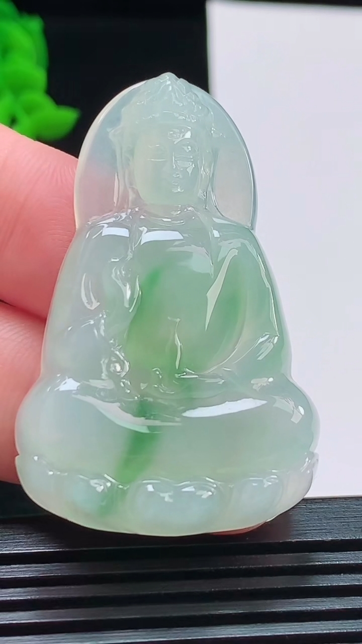 天然A货翡翠素衣观音吊坠，尺寸47-30-6，重量:14.40g
8月11日