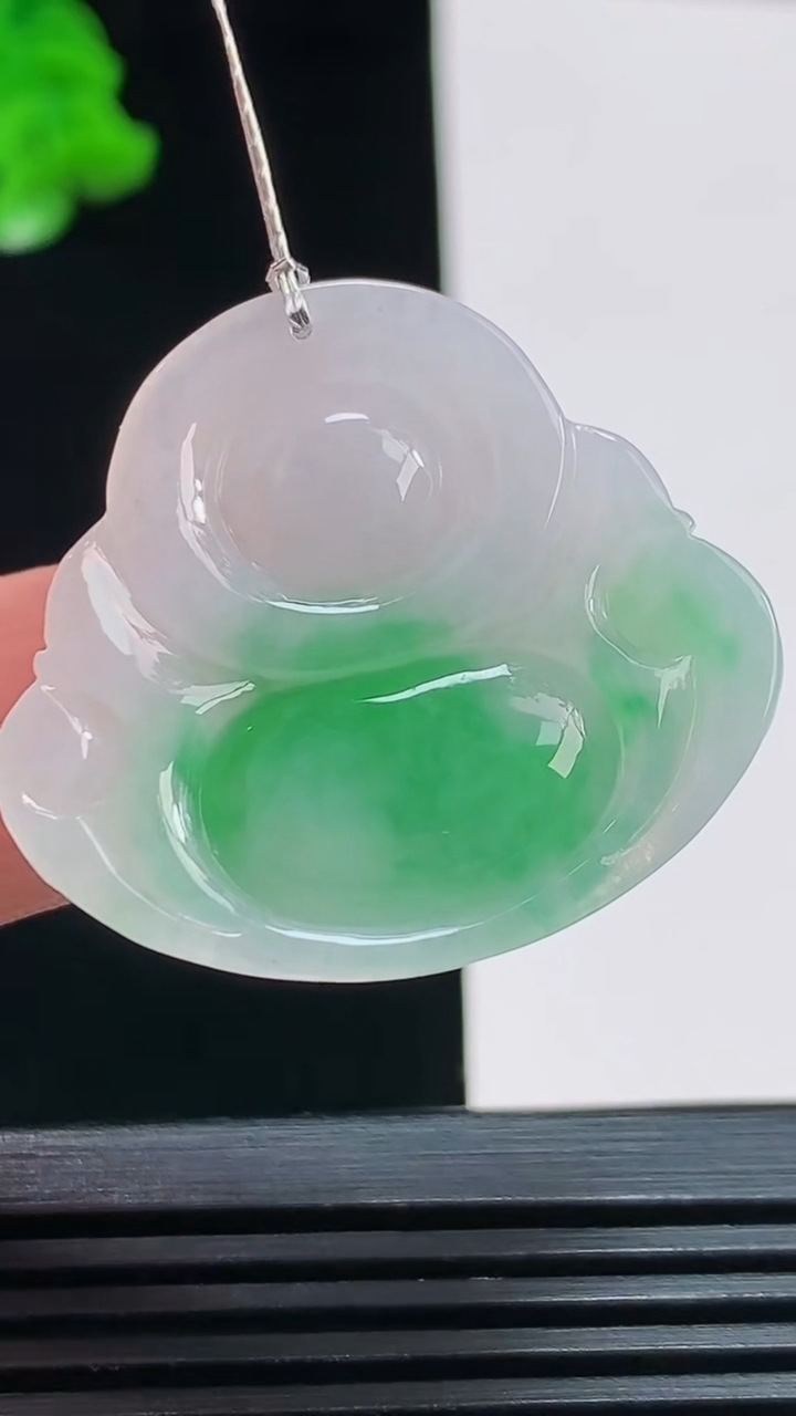 天然A货翡翠佛公吊坠，尺寸30-32-7.5 重量:10.40g
8月11日
