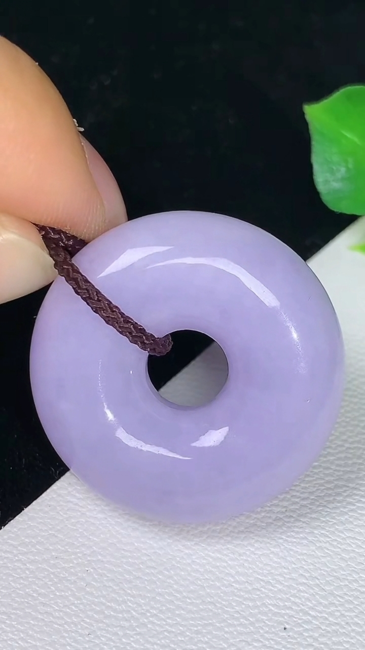 天然A货翡翠紫罗兰平安环吊坠，尺寸27.3-9.5，重量:14.00g
8月11日