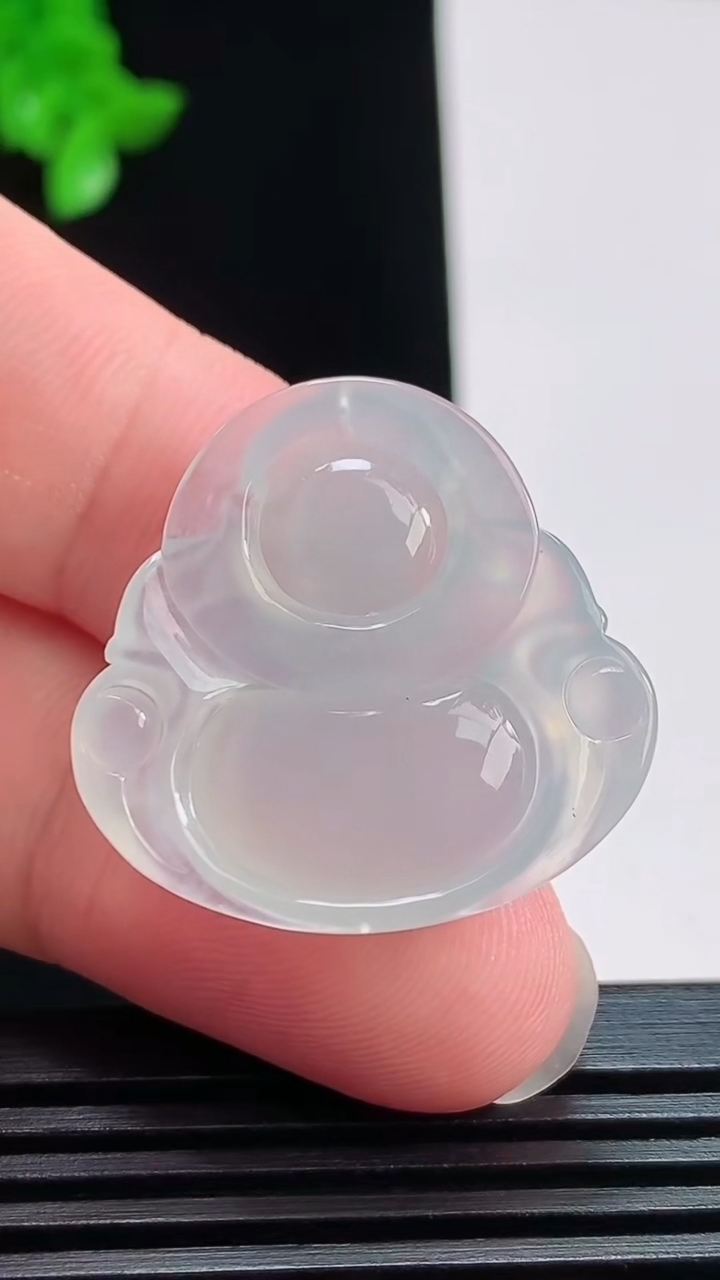 天然A货翡翠佛公吊坠，尺寸27-28-5.8 重量:6.43g
8月11日