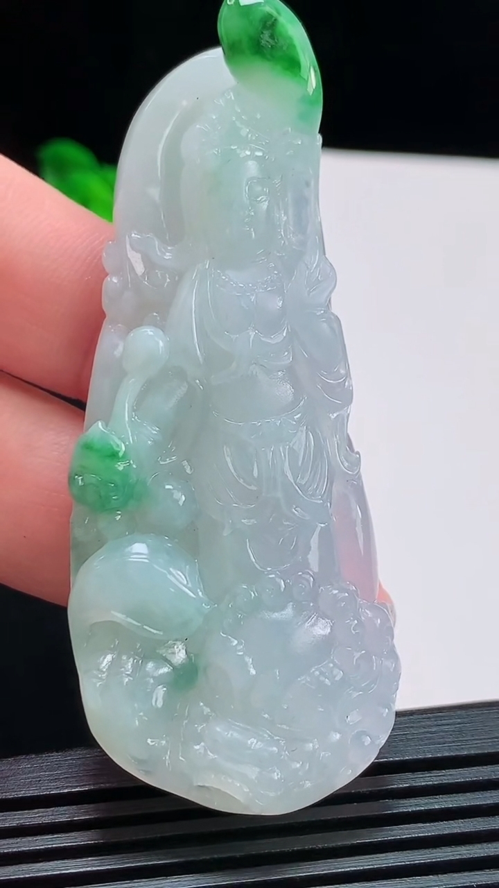 天然A货翡翠文殊菩萨吊坠，尺寸72-29-13.5，重量:37.68g
8月11日