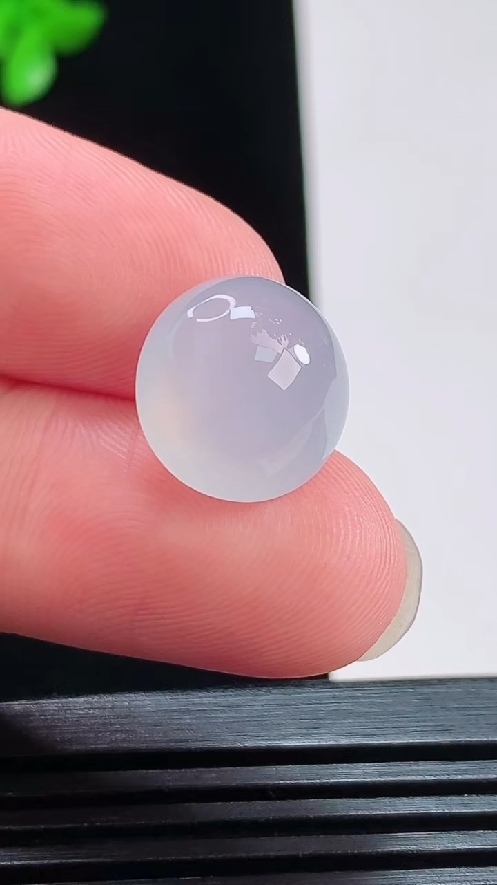 天然A货翡翠蛋面镶嵌件，尺寸13-8.8，重量:2.52g
8月11日