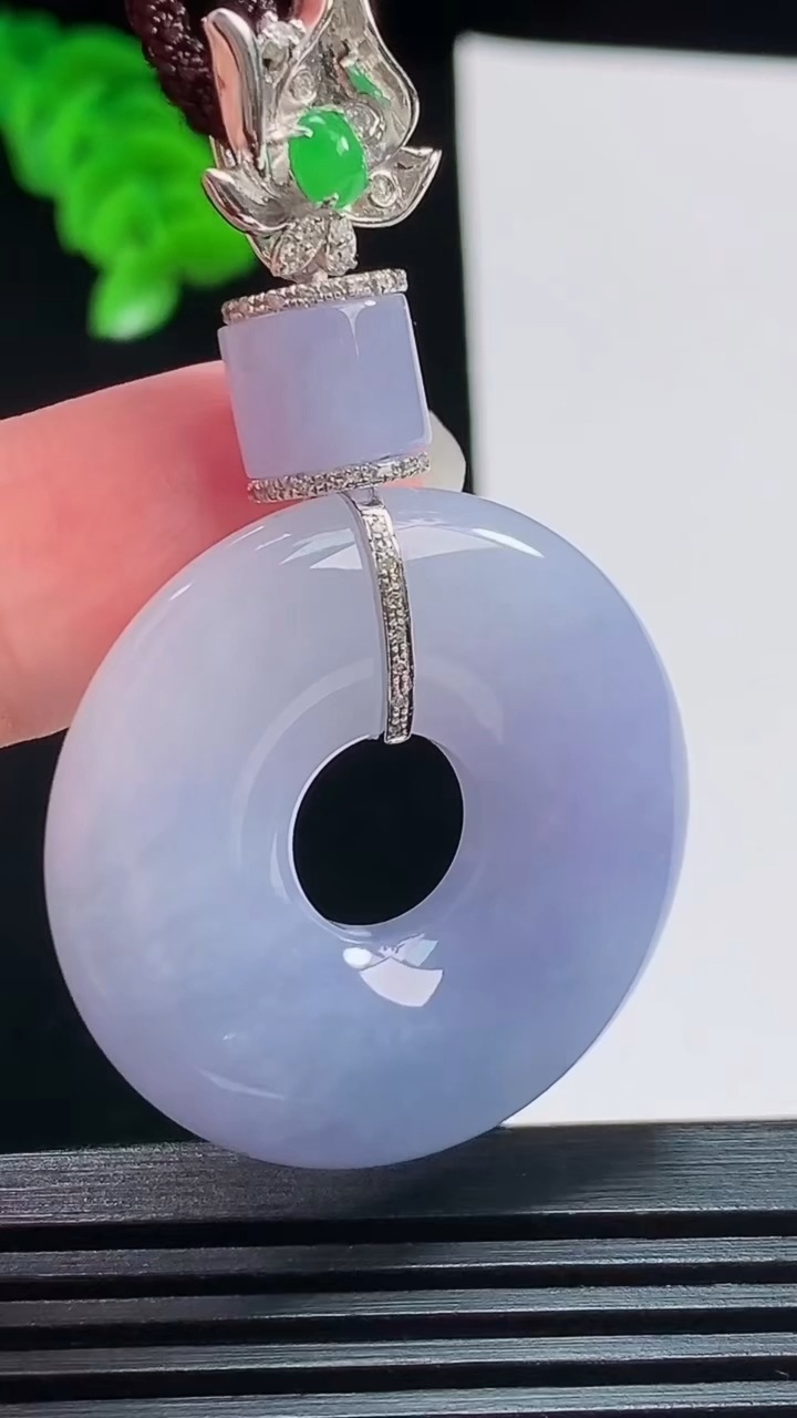 天然A货翡翠种紫罗兰平安环吊坠，尺寸57-33-6.5，重量:18.86g
8月11日