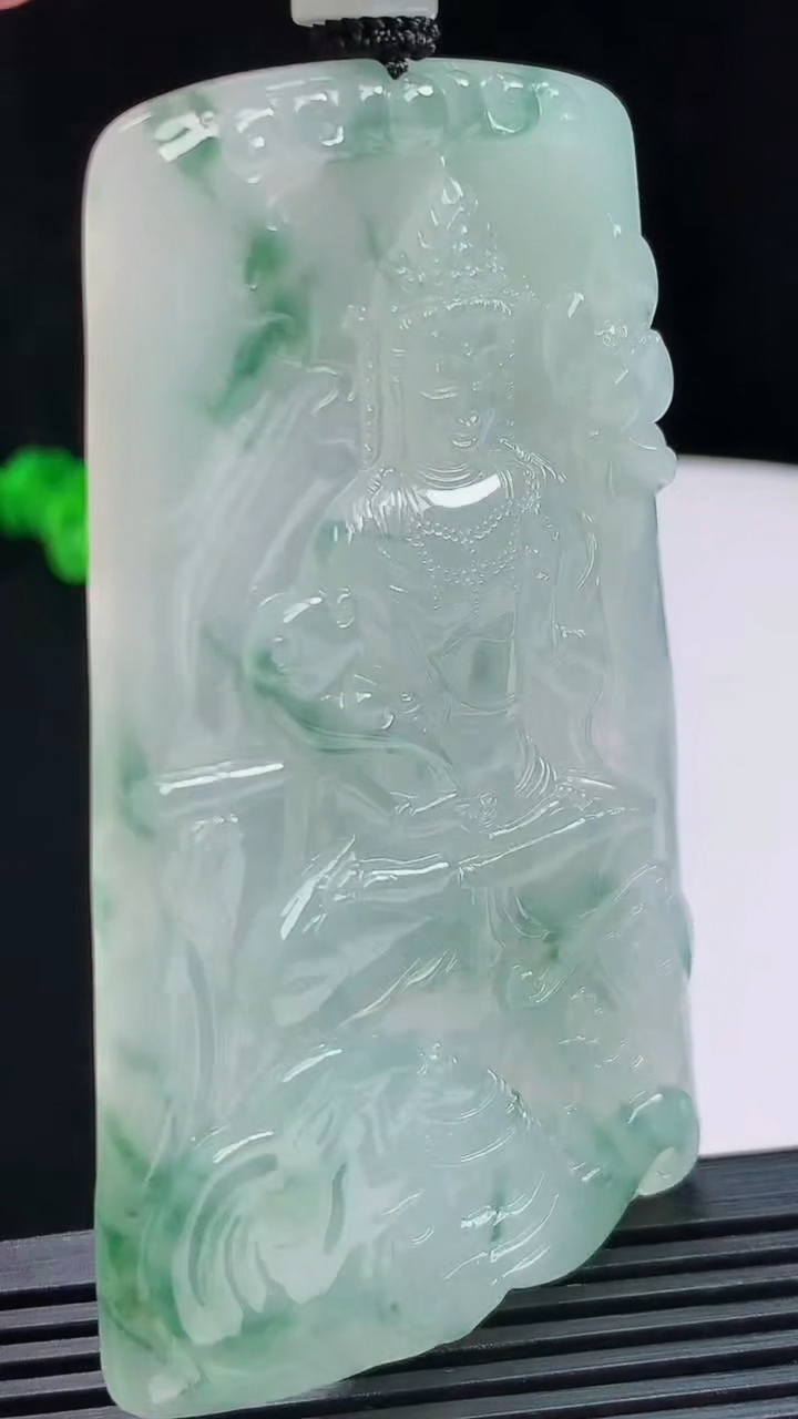 天然A货翡翠种飘花普贤菩萨吊坠，尺寸77.6-48-5.5 重量:44.16g
8月11日