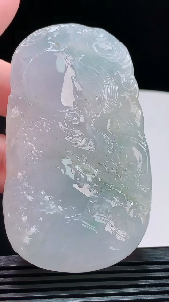 天然A货翡翠龙牌吊坠，尺寸79-45.8-16.5，重量:103.51g
8月11日