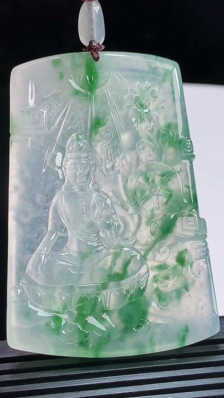 天然A货翡翠观音菩萨吊坠，尺寸66-45-6.3 重量:50.00g
8月11日