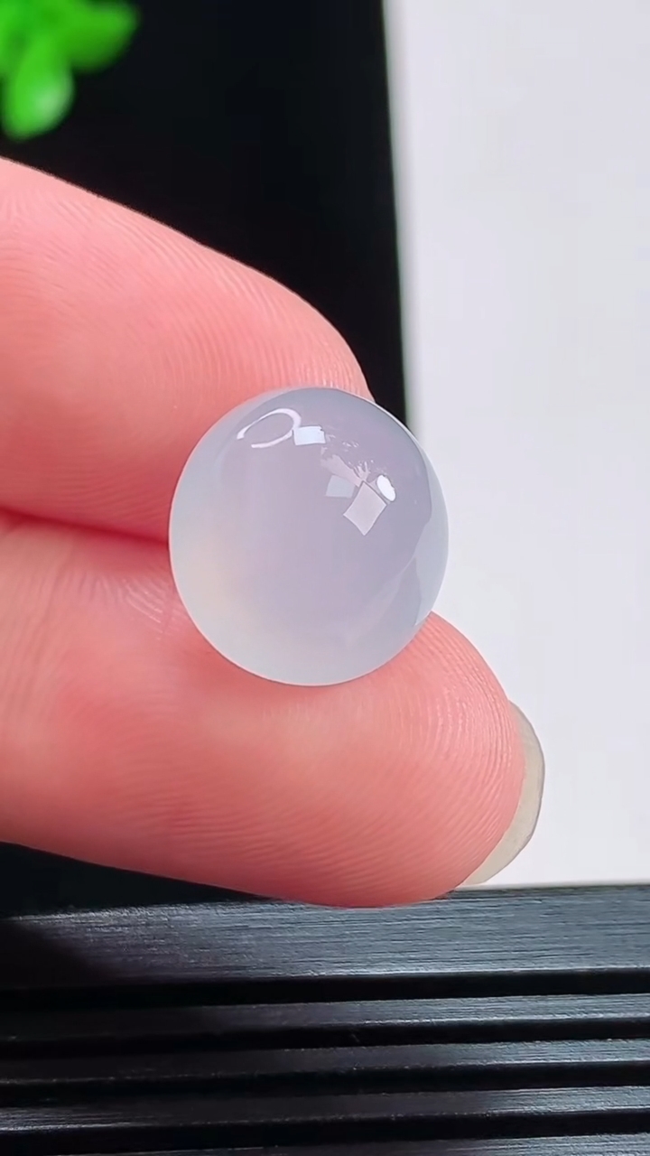 天然A货翡翠蛋面镶嵌件，尺寸13-8.8，重量:2.52g
8月11日
