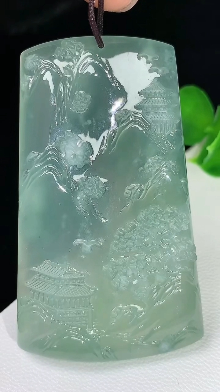 天然A货翡翠山水牌吊坠，尺寸54.7-32.3-6.5，重量:27.66g
8月12日