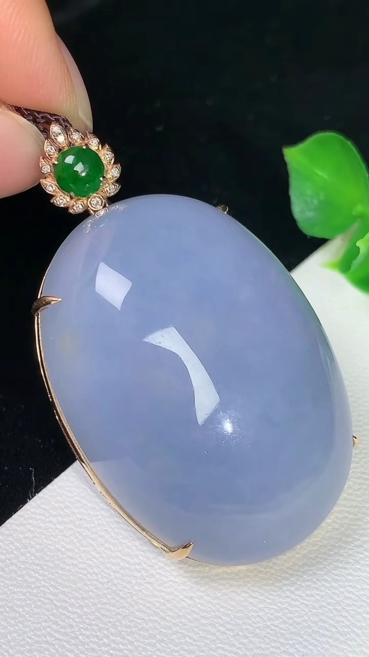 天然A货翡翠k金紫罗兰蛋面吊坠，尺寸38.7-28.7-13.6，重量:27.72g
8月12日