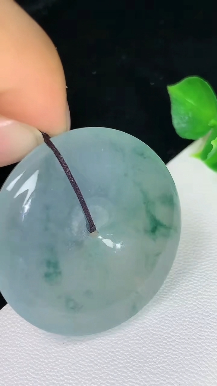 天然A货翡翠飘花平安扣吊坠，尺寸34.9-5.4，重量:13.77g
8月12日