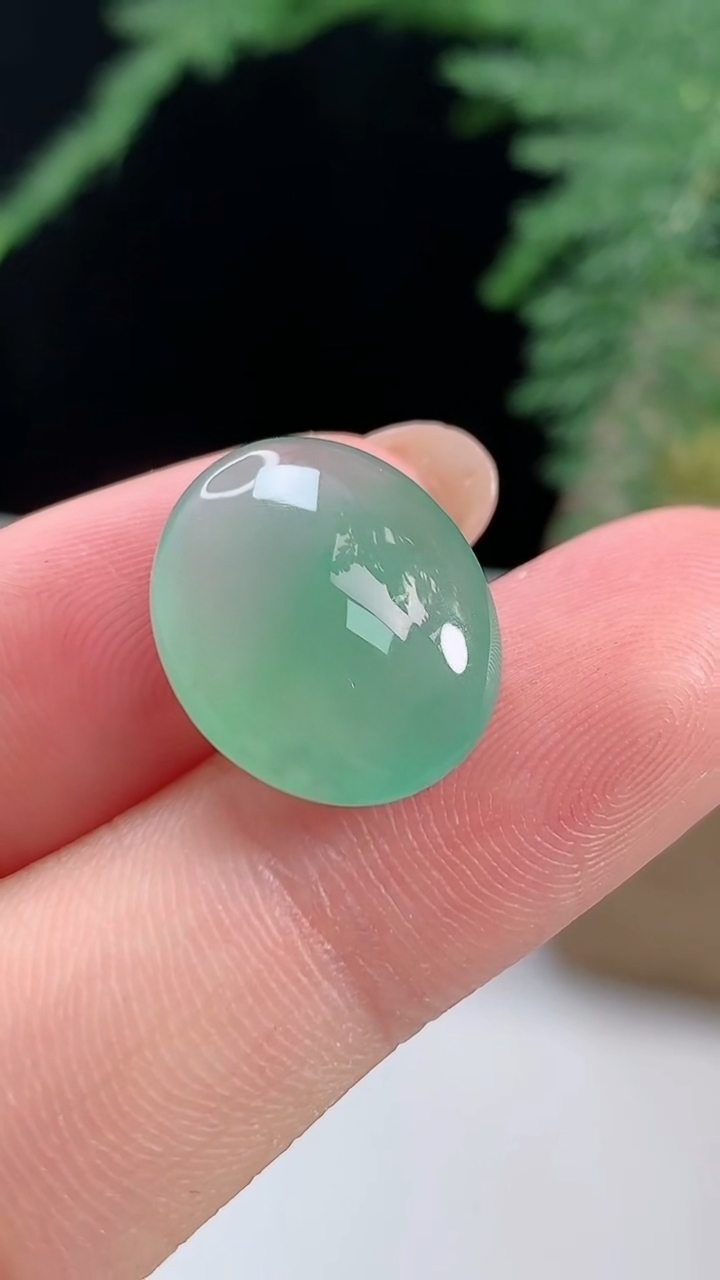 天然A货翡翠蛋面镶嵌件，尺寸16-13-6，重量:2.00g
8月13日