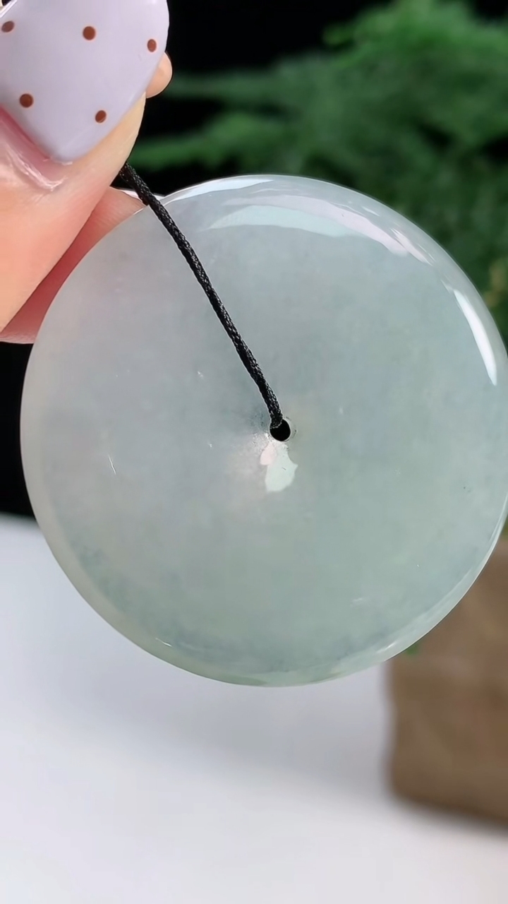 天然A货翡翠平安扣吊坠，尺寸39-5.2，重量:18.28g
8月13日
