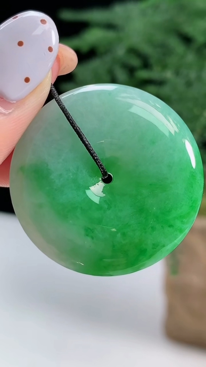 天然A货翡翠平安扣吊坠，尺寸31-5.5 重量:11.49g
8月13日