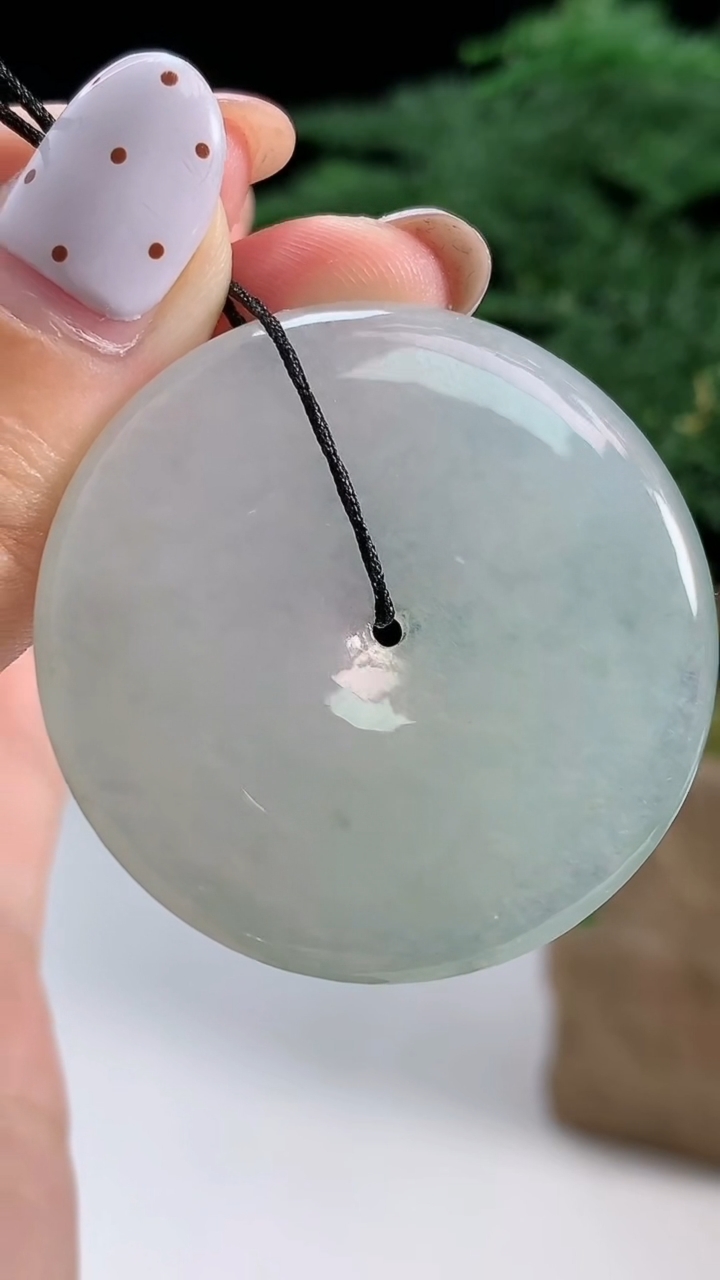 天然A货翡翠平安扣吊坠，尺寸39-5.2，重量:18.28g
8月13日
