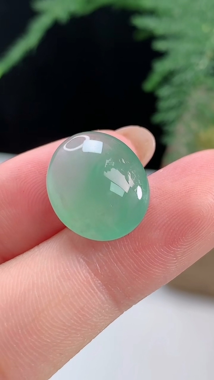 天然A货翡翠蛋面镶嵌件，尺寸16-13-6，重量:2.00g
8月13日