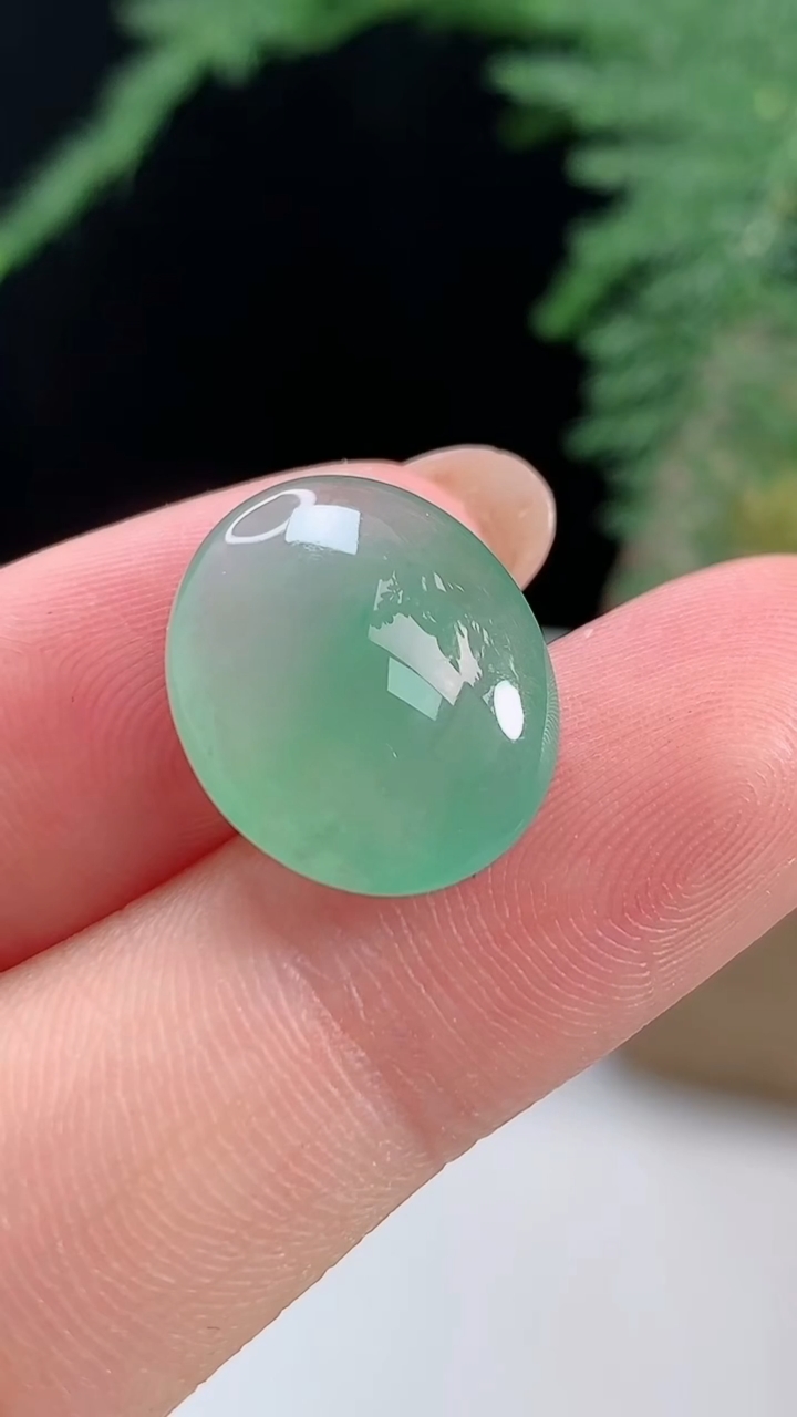 天然A货翡翠蛋面镶嵌件，尺寸16-13-6，重量:2.00g
8月13日