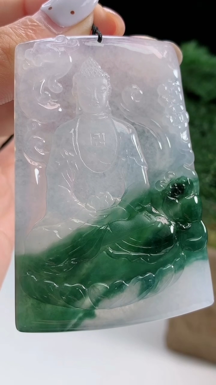 天然A货翡翠种飘花大日如来佛吊坠，尺寸64.6-45-5.2 重量:36.91g
8月13日