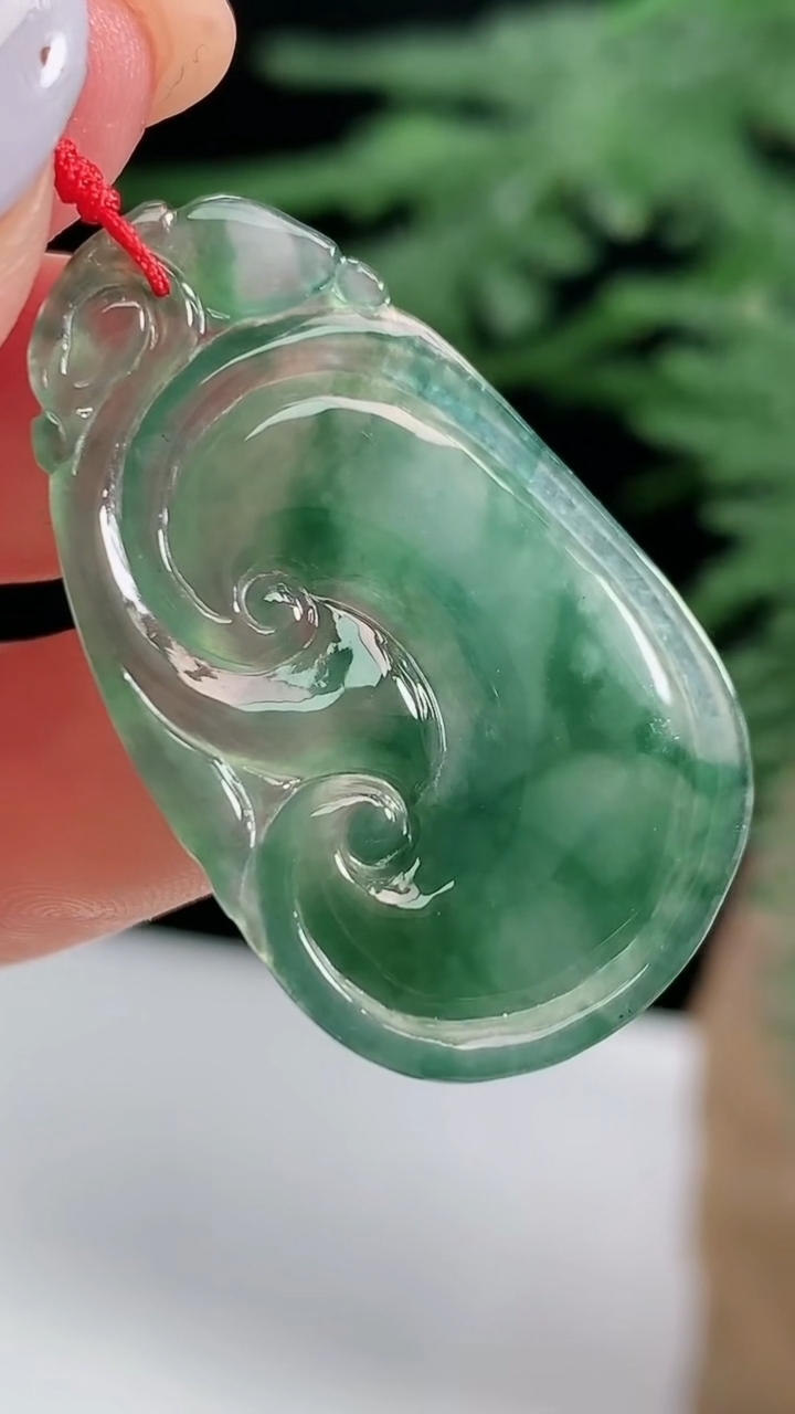 天然A货翡翠飘花如意吊坠，尺寸35.5-21-4.2 重量:4.60g
8月13日