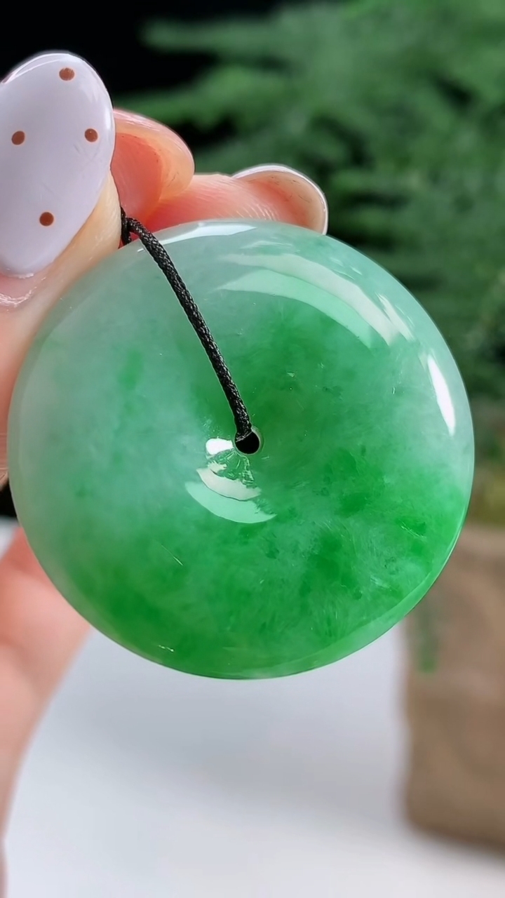 天然A货翡翠平安扣吊坠，尺寸31-5.5 重量:11.49g
8月13日
