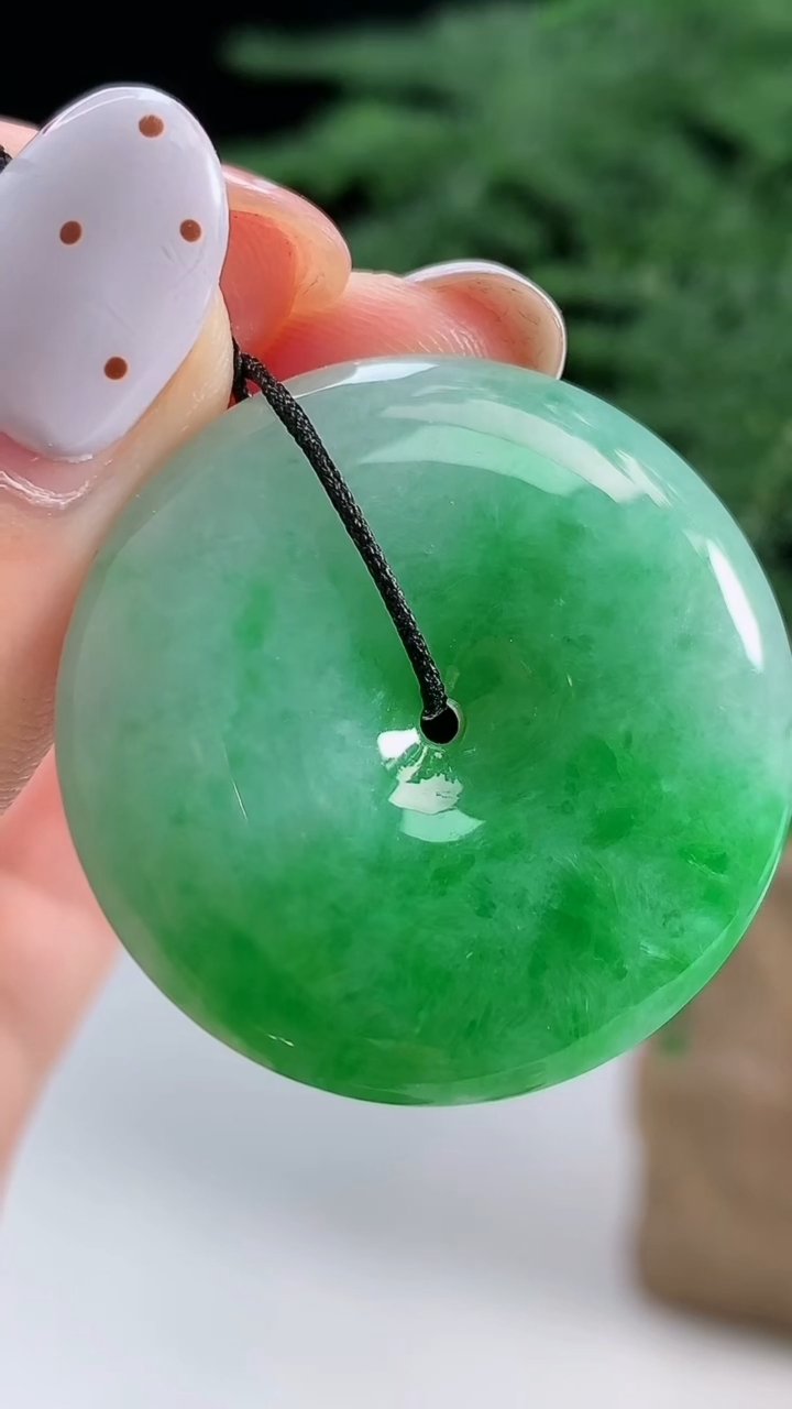天然A货翡翠平安扣吊坠，尺寸31-5.5 重量:11.49g
8月13日