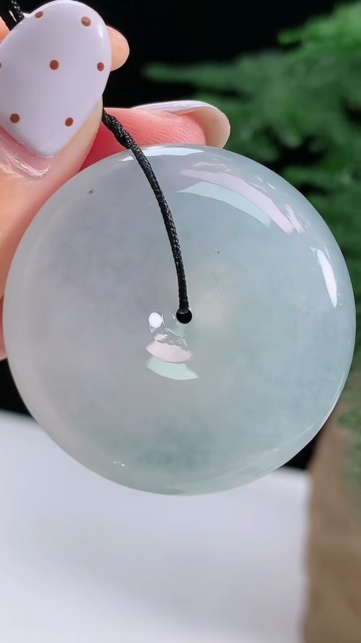 天然A货翡翠平安扣吊坠，尺寸35.5-8.5 重量:21.75g
8月13日