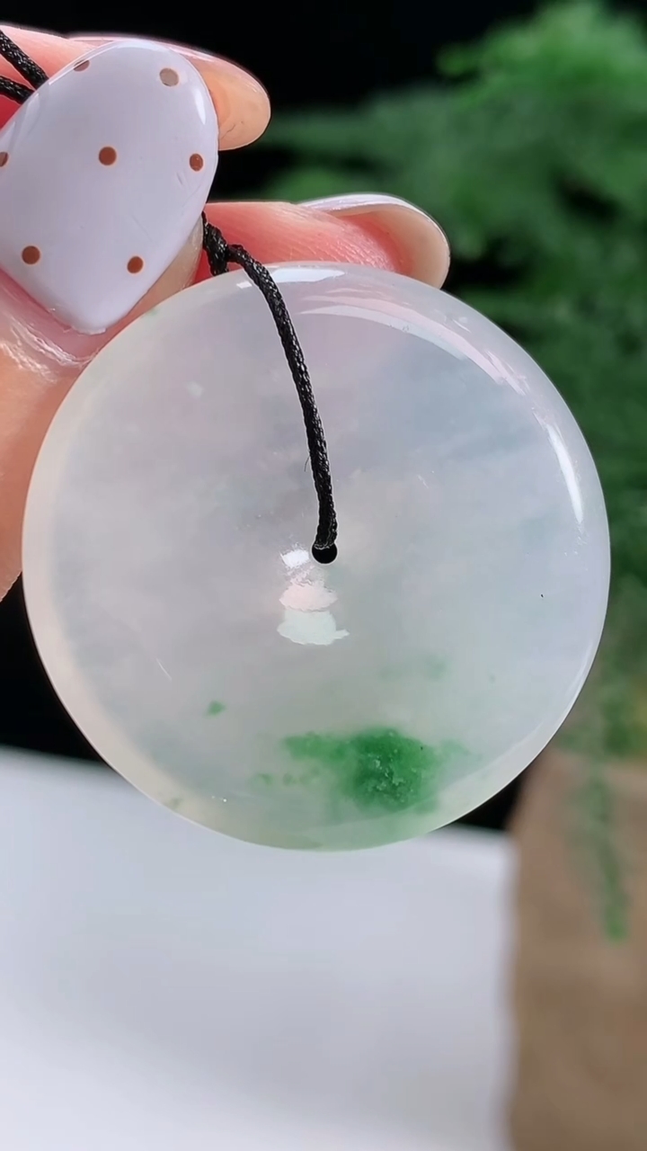 天然A货翡翠种飘花平安扣吊坠，尺寸31-5.6 重量:11.68g
8月13日
