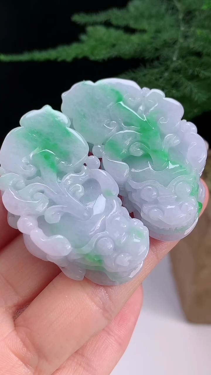 天然A货翡翠貔貅吊坠一对，尺寸50-25-13 重量:65.97g
8月14日