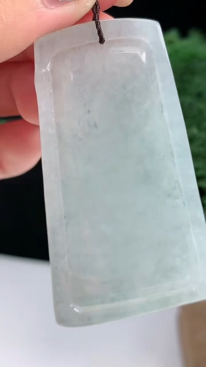 天然A货翡翠大日如来佛吊坠，尺寸60-34.5-5 重量:21.13g
8月14日