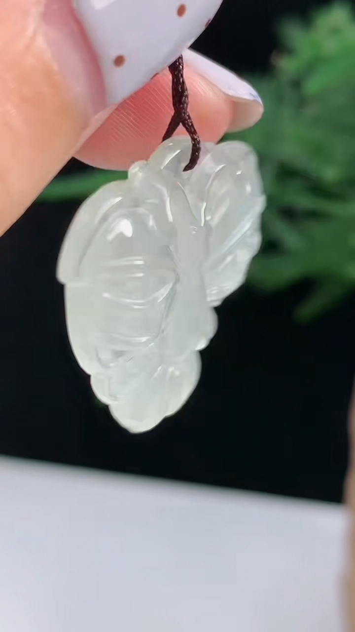 天然A货翡翠蝴蝶吊坠，尺寸28.5-31-5.2 重量:6.49g
8月14日