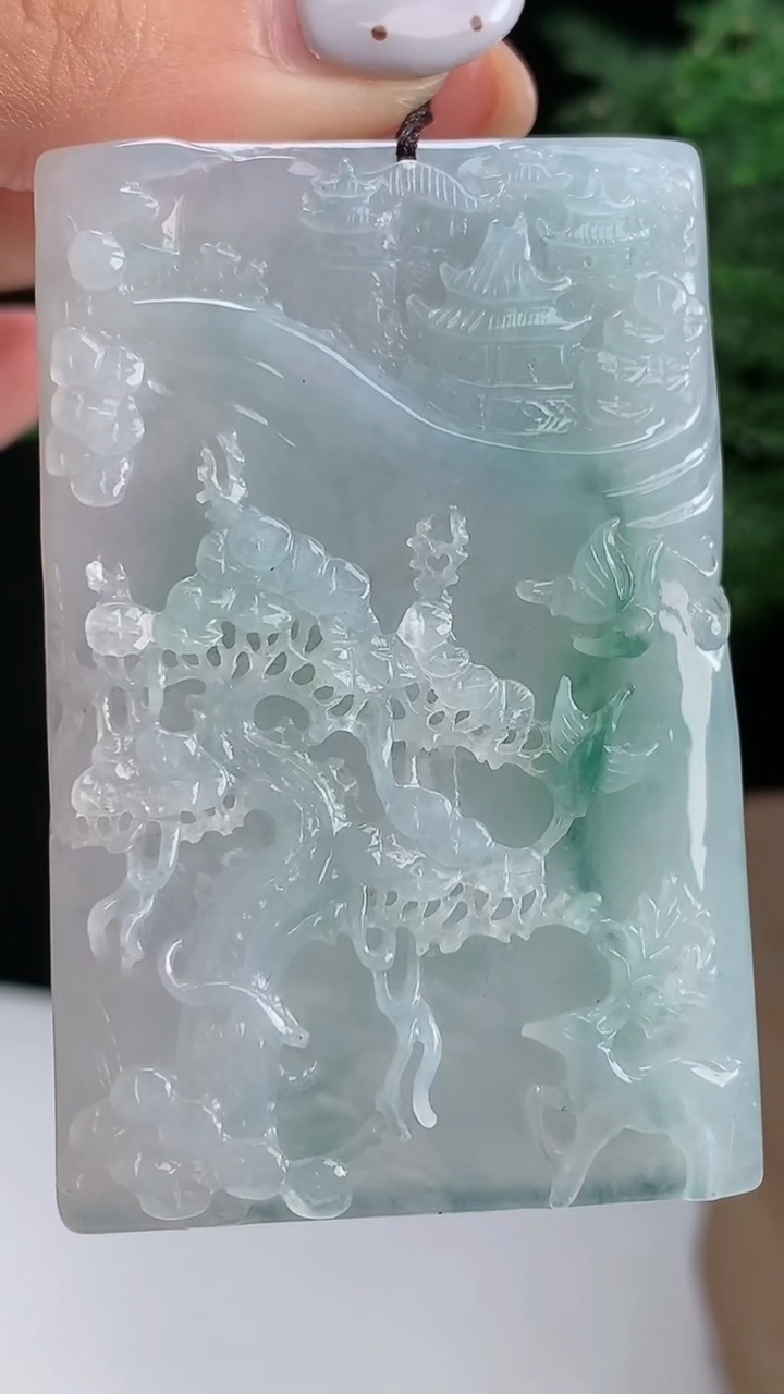 天然A货翡翠牌吊坠，尺寸60-39-5.6重量:32.09g
8月14日