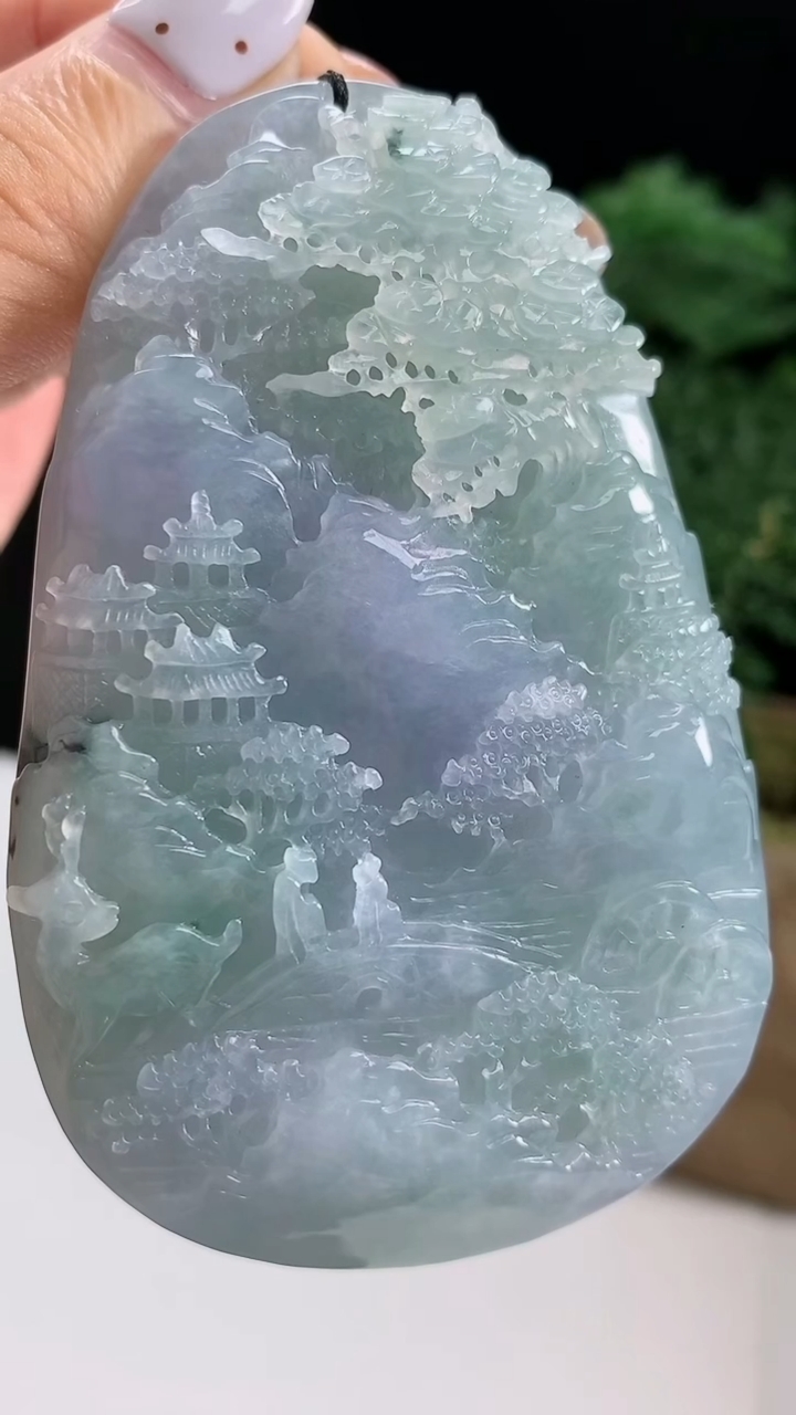 天然A货翡翠紫罗兰 飘花山水牌吊坠，尺寸76-49-12 重量:91.03g
8月14日