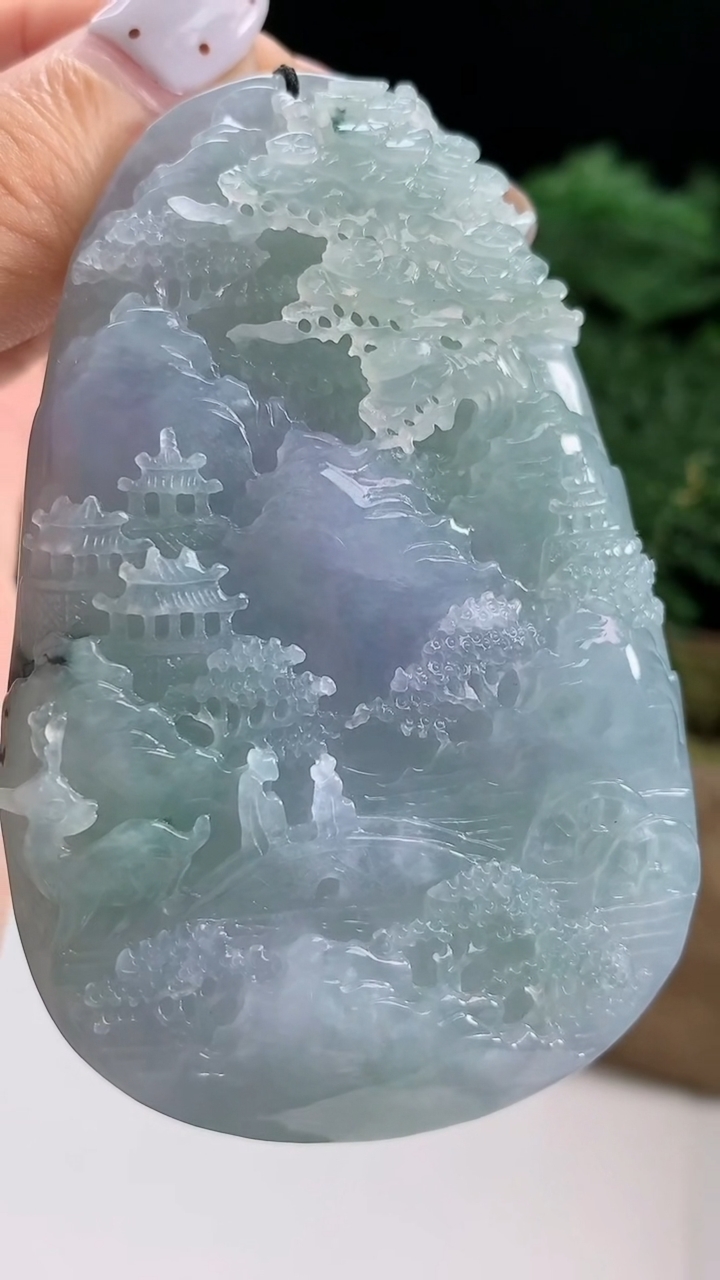 天然A货翡翠紫罗兰 飘花山水牌吊坠，尺寸76-49-12 重量:91.03g
8月14日