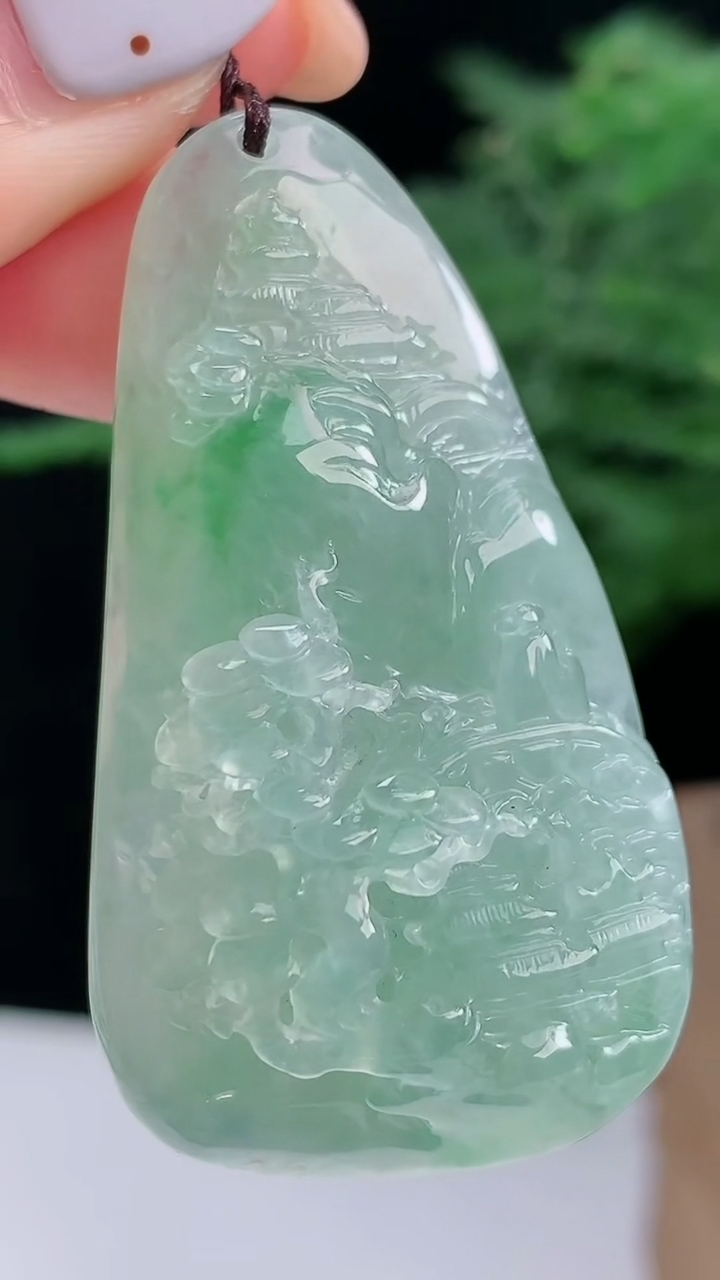天然A货翡翠山水牌吊坠，尺寸49-27-12.2，重量:21.30g
8月14日