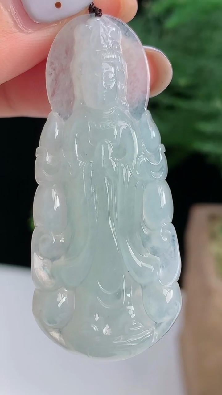 天然A货翡翠观音菩萨吊坠，尺寸51-22-4.8 重量:9.85g
8月14日