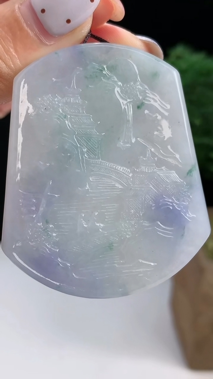 天然A货翡翠紫罗兰 飘花山水牌吊坠，尺寸51-43-5.5 重量:32.02g
8月14日