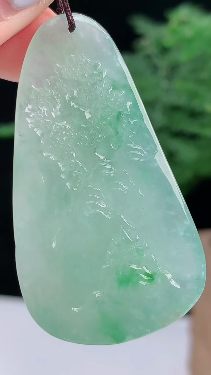 天然A货翡翠山水牌吊坠，尺寸49-27-12.2，重量:21.30g
8月14日