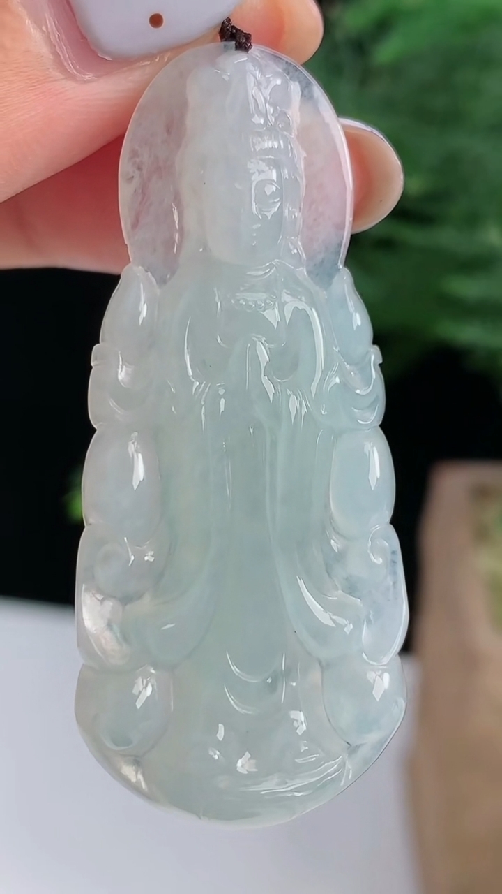 天然A货翡翠观音菩萨吊坠，尺寸51-22-4.8 重量:9.85g
8月14日