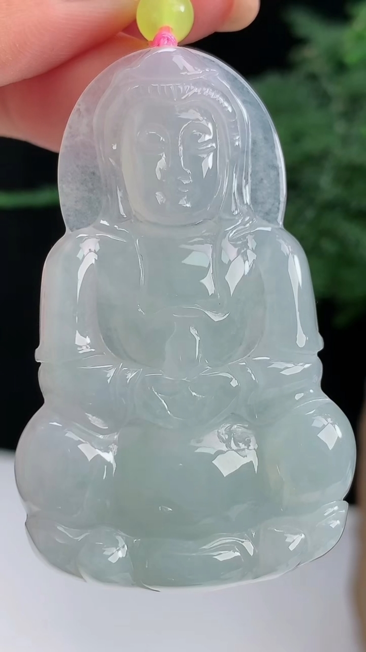 天然A货翡翠正装观音吊坠，尺寸53.5-33-5.5 重量:16.38g
8月14日