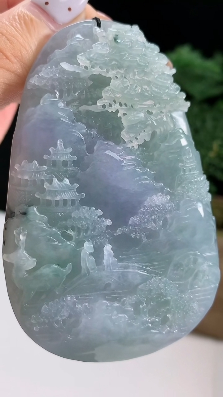 天然A货翡翠紫罗兰 飘花山水牌吊坠，尺寸76-49-12 重量:91.03g
8月14日