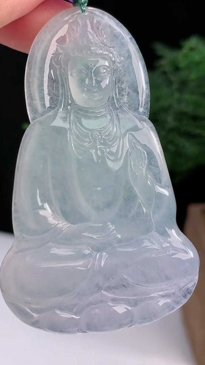天然A货翡翠素衣观音吊坠，尺寸67.5-42-5.2 重量:28.87g
8月14日
