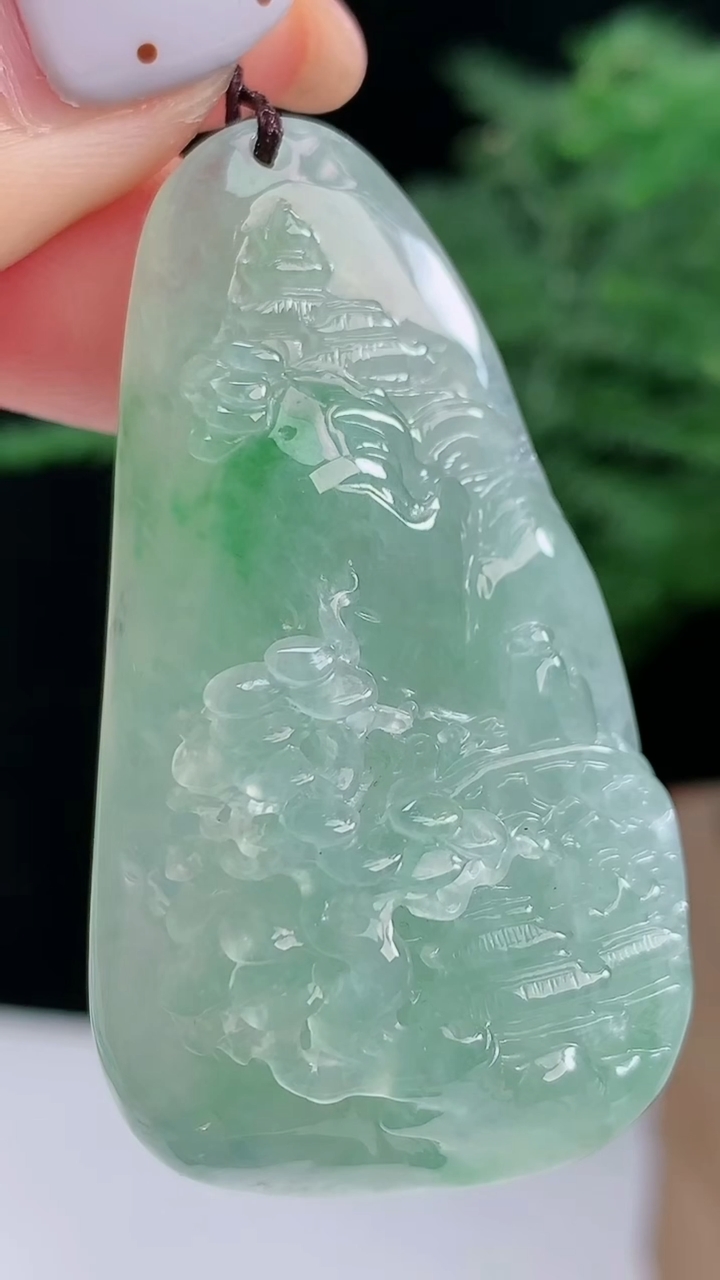 天然A货翡翠山水牌吊坠，尺寸49-27-12.2，重量:21.30g
8月14日