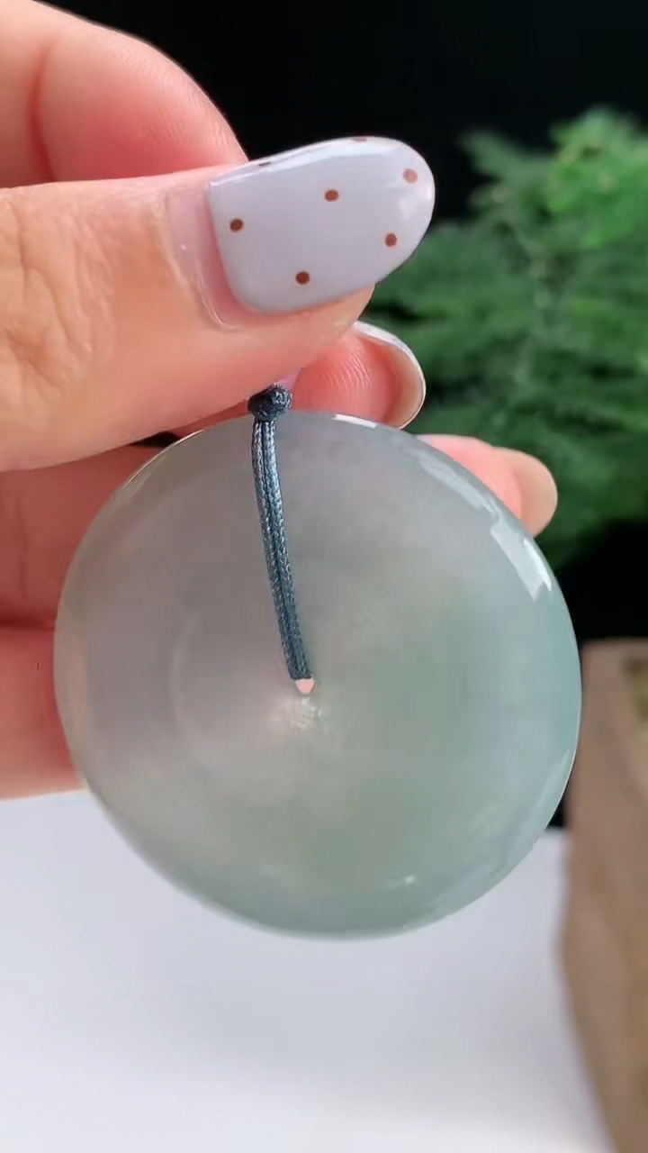 天然A货翡翠平安扣吊坠，尺寸40-5.5 重量:19.27g
8月14日