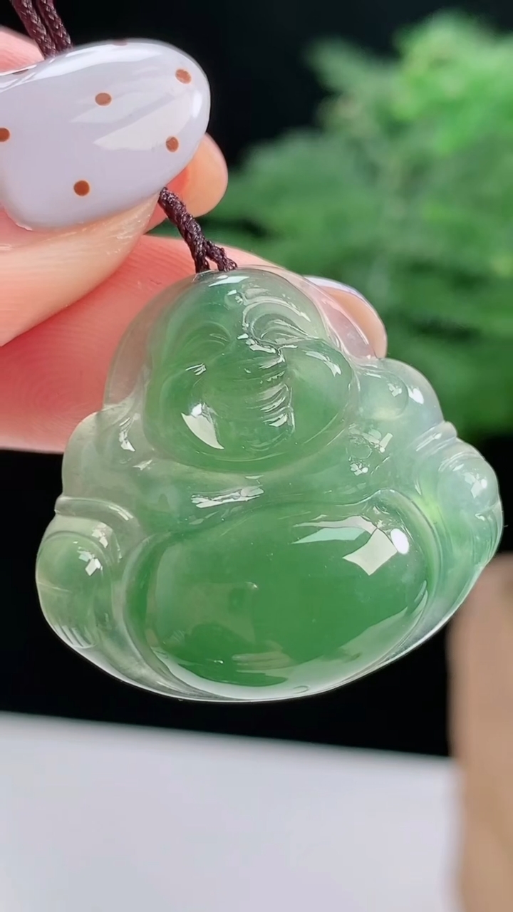 天然A货翡翠佛公吊坠，尺寸25.6-27.6-5.5 重量:5.66g
8月14日