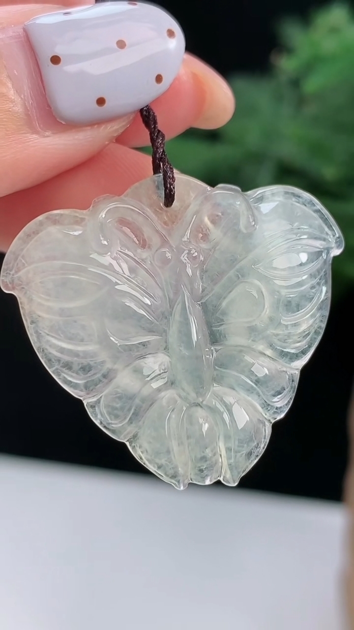 天然A货翡翠蝴蝶吊坠，尺寸28.5-31-5.2 重量:6.49g
8月14日