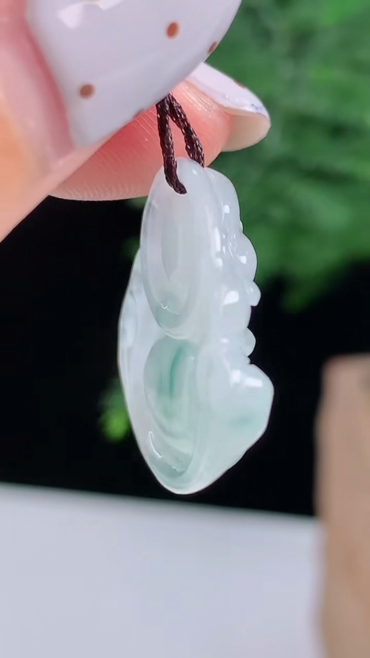 天然A货翡翠飘花佛公吊坠，尺寸22.5-23.6-5.2 重量:4.16g
8月14日