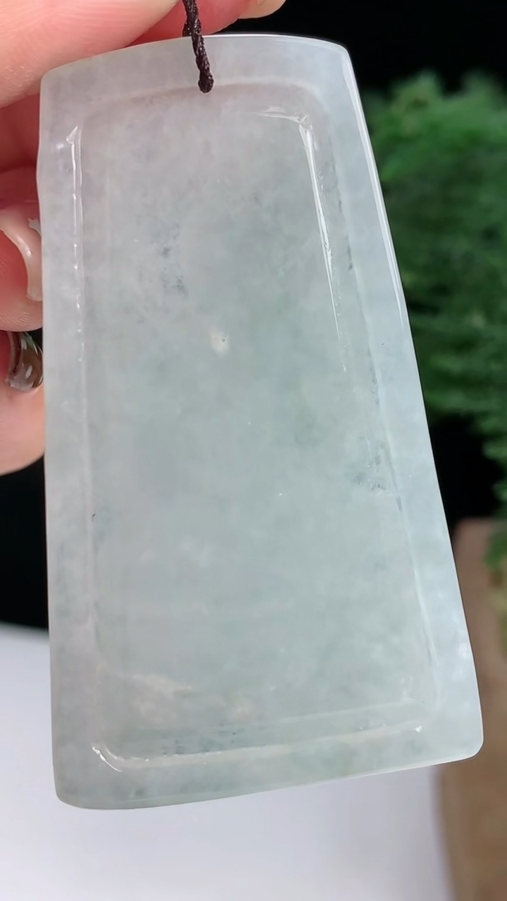 天然A货翡翠大日如来佛吊坠，尺寸60-34.5-5 重量:21.13g
8月14日