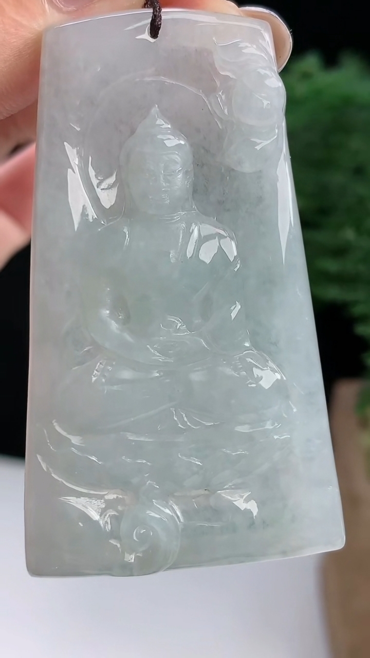 天然A货翡翠大日如来佛吊坠，尺寸60-34.5-5 重量:21.13g
8月14日