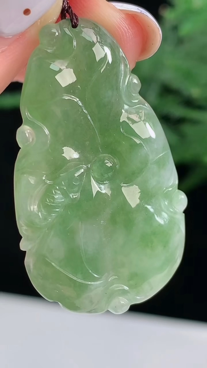 天然A货翡翠和和美美 荷叶鱼吊坠，尺寸39-23.5-4.2 重量:7.23g
8月14日